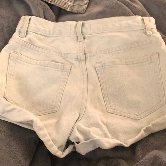 HIGH WAISTED LIGHT WASH SHORTS - Picture 2 of 3